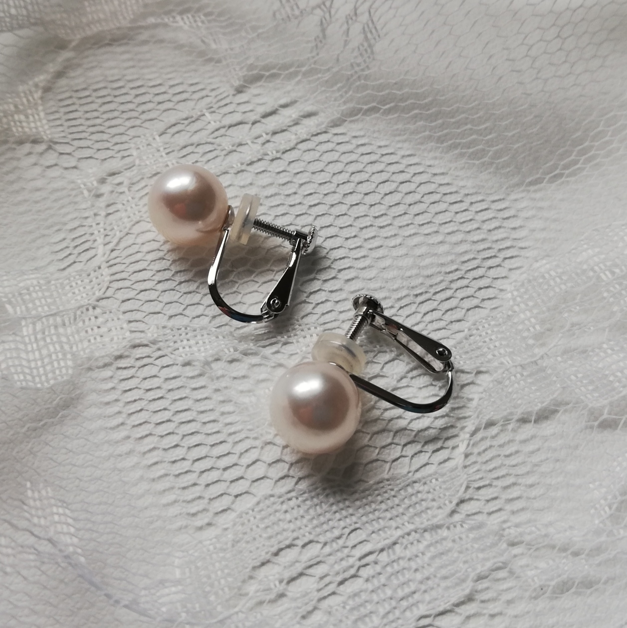 真珠のイヤリング。8.5mm 14WGピアス(片耳用)